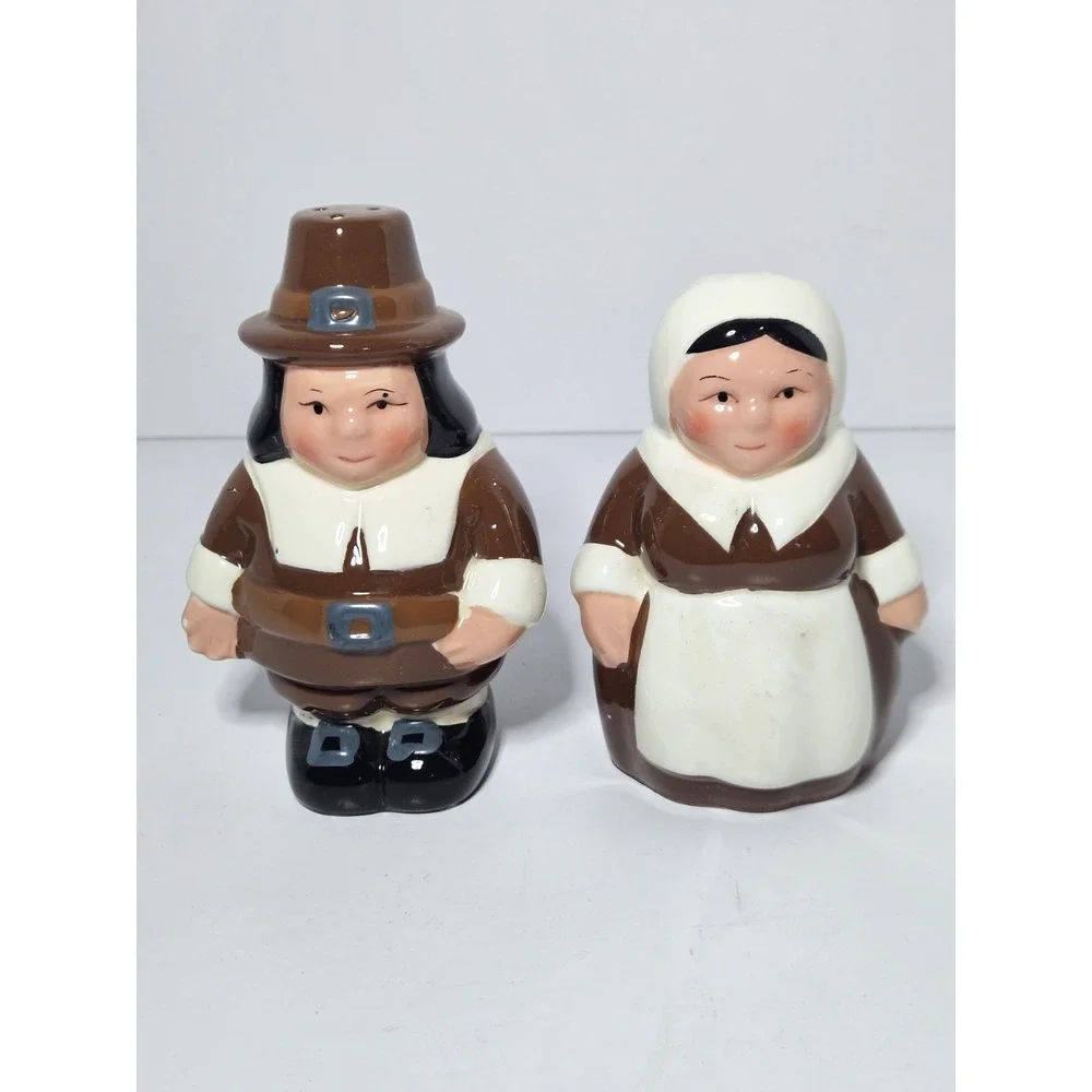 Publix The Pilgrim Pair Thanksgiving Ceramic Salt and Pepper Shakers Vintage